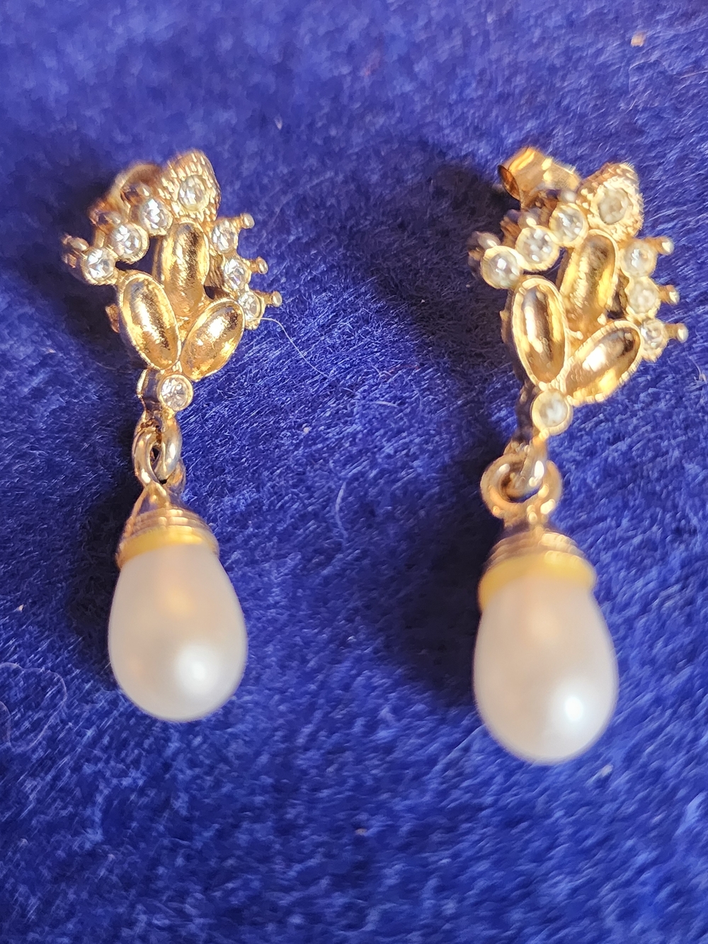 Vintage Gold Tone Earrings